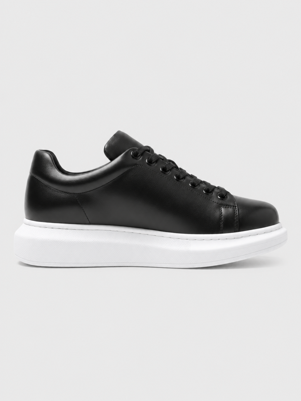 The Pluto Sneakers – Black