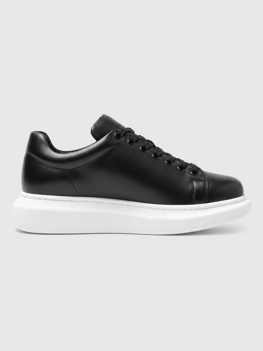 The Pluto Sneakers – Black