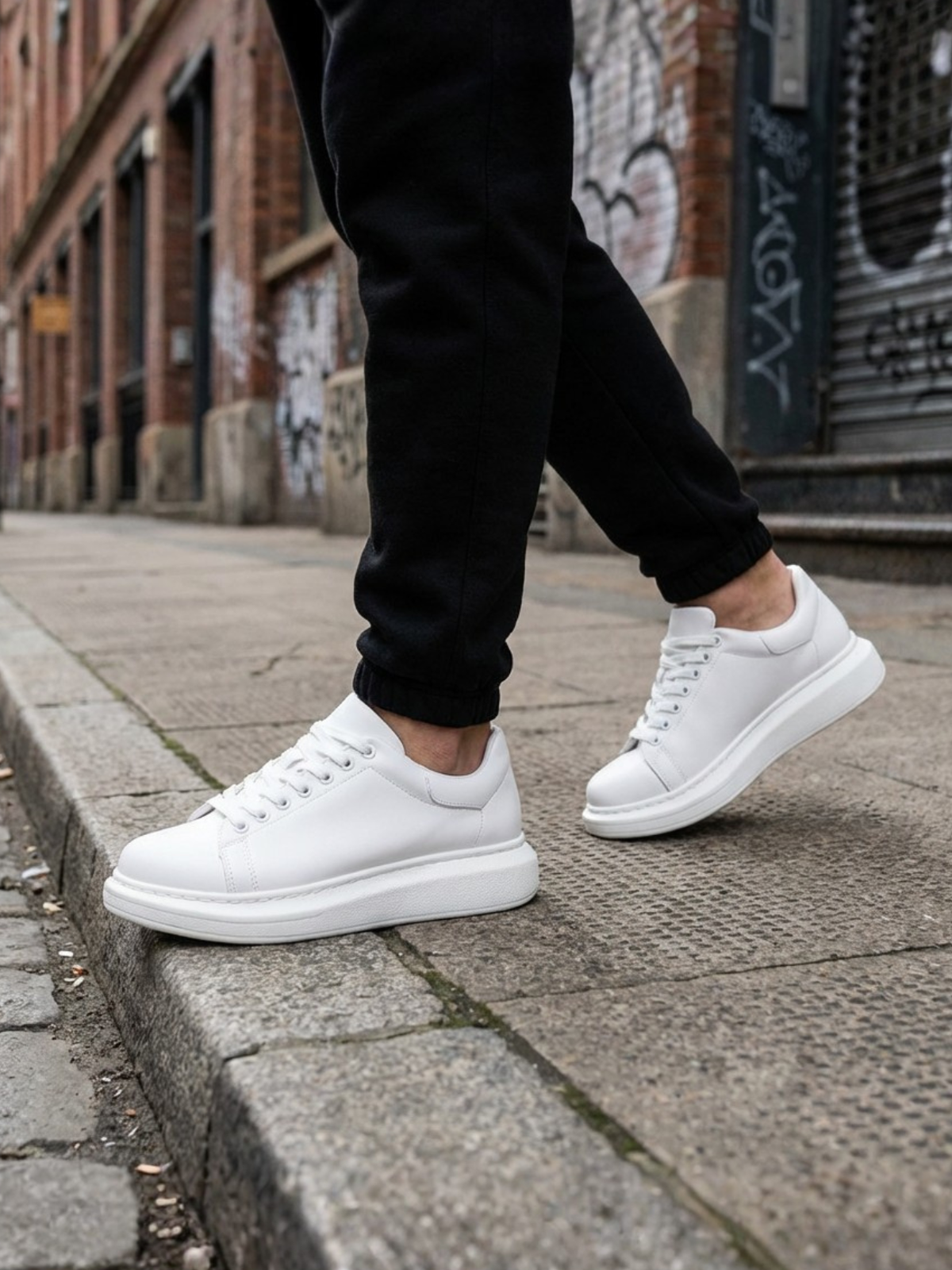 The Pluto Sneakers – White