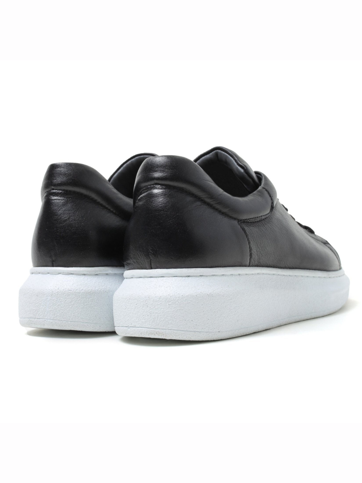 The Pluto Sneakers – Black